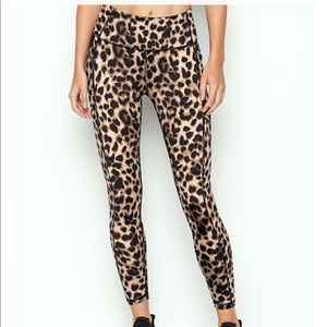 Victoria’s Secret Essential leopard Leggings